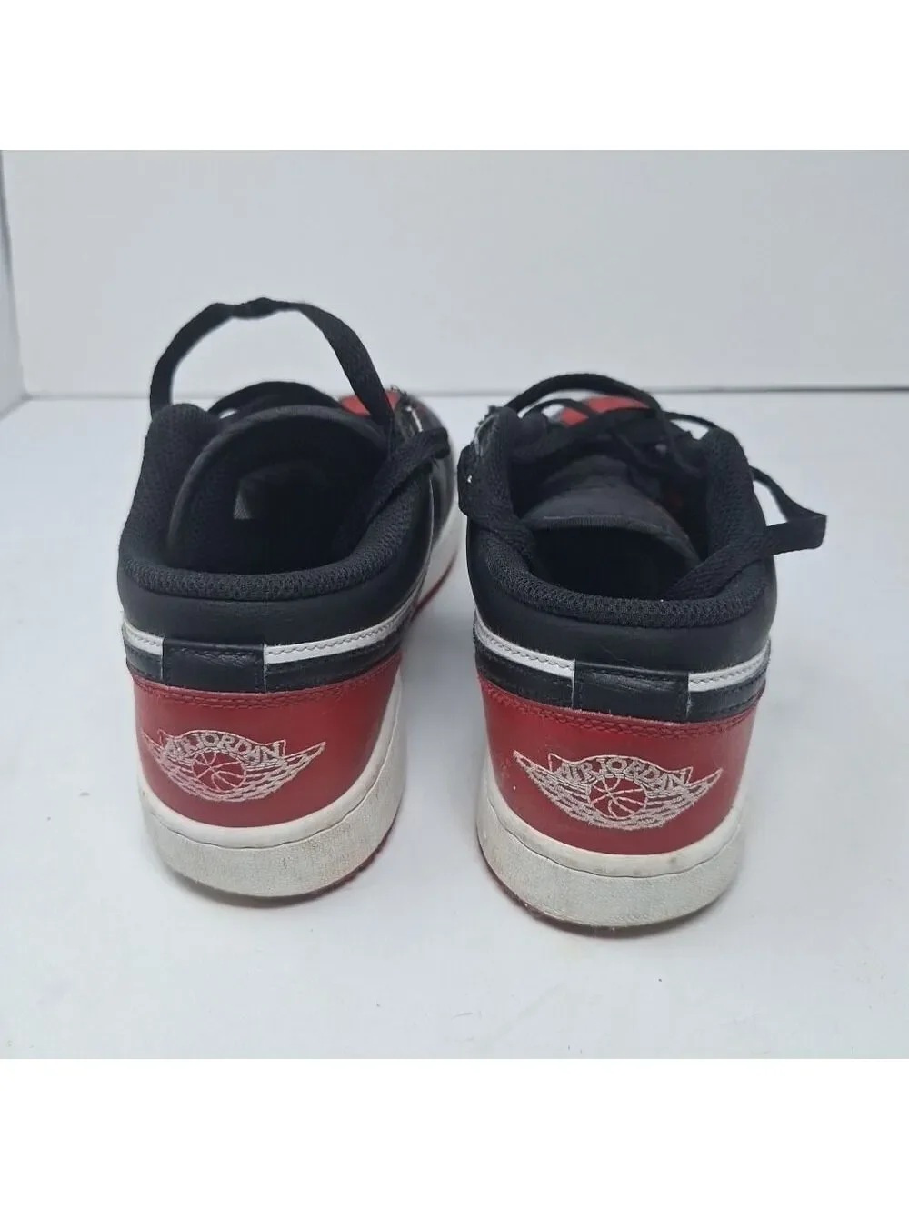 Nike Air Jordan 1 Low Unisex GS Bred Toe 553560-161 Size 6Y / 7.5W Shoes